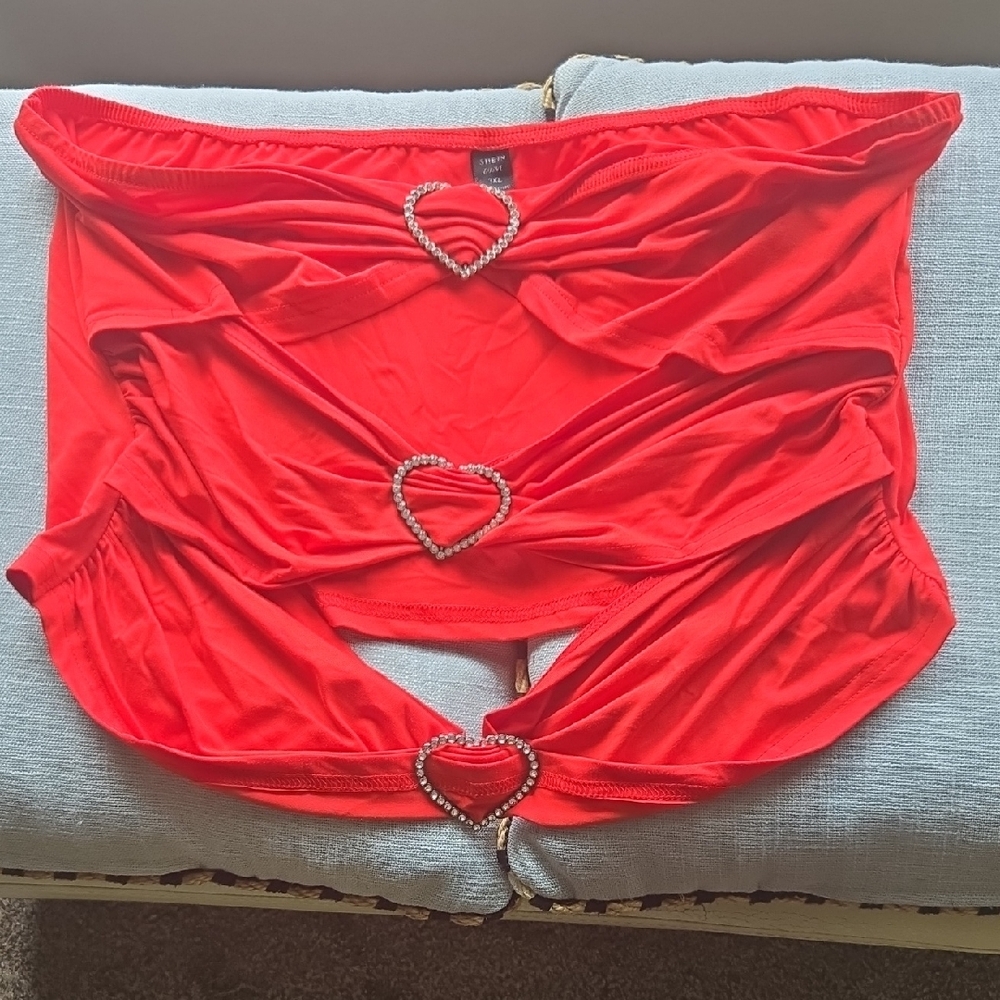 Red Heart-Embellished Women's Open Strapless Top⚘️.  SIZE 3X